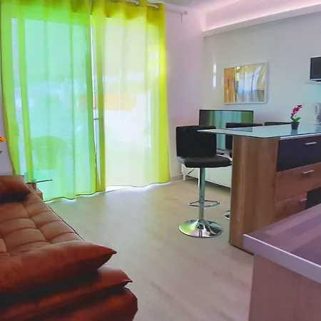 Апартаменты Delightful With Ocean View In Costa Adeje Адехе